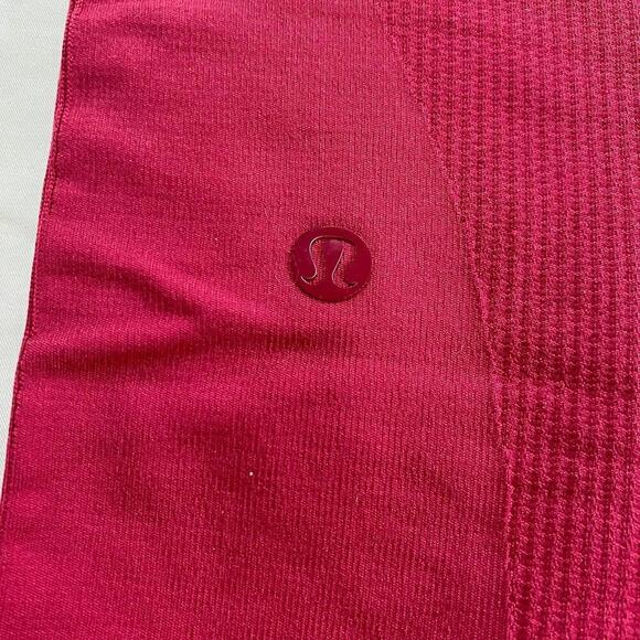 Lululemon Zone In Crop size 6 - Picture 5 of 5